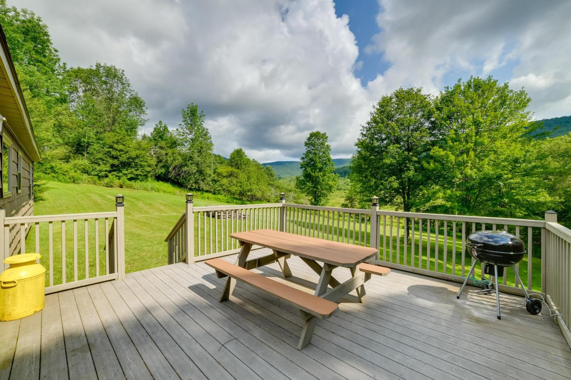 Quiet Catskills Getaway With Deck And Mtn Views New Kingston エクステリア 写真