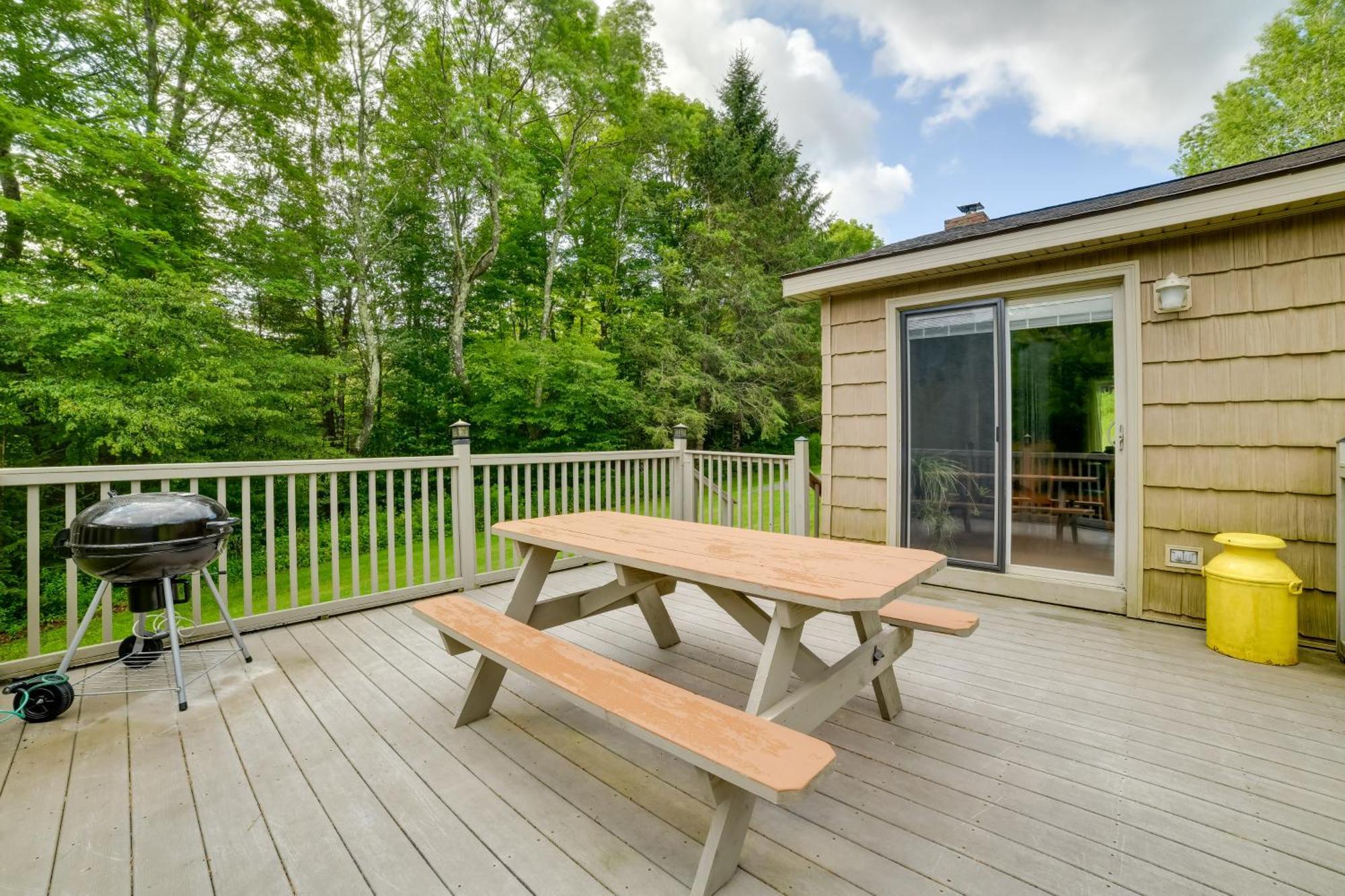 Quiet Catskills Getaway With Deck And Mtn Views New Kingston エクステリア 写真