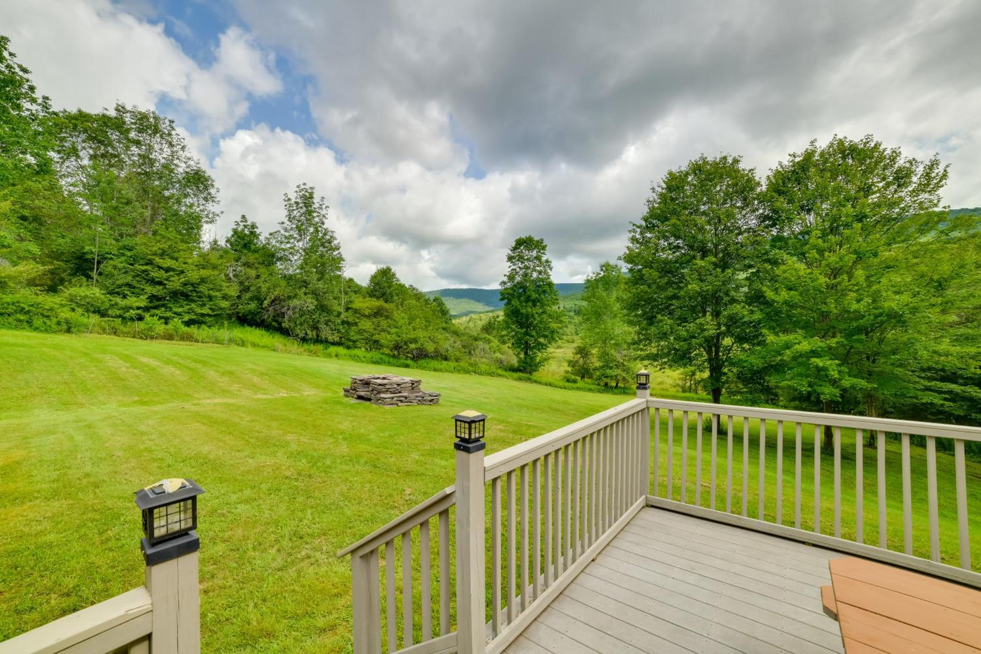 Quiet Catskills Getaway With Deck And Mtn Views New Kingston エクステリア 写真